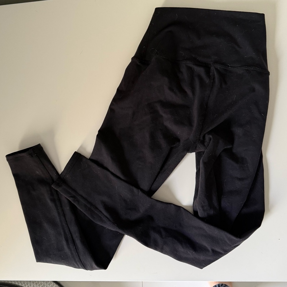 ALO Leggings Medium compression 87% Nylon 13% Elastane Size XS with a 25” inseam - Picture 4 of 7